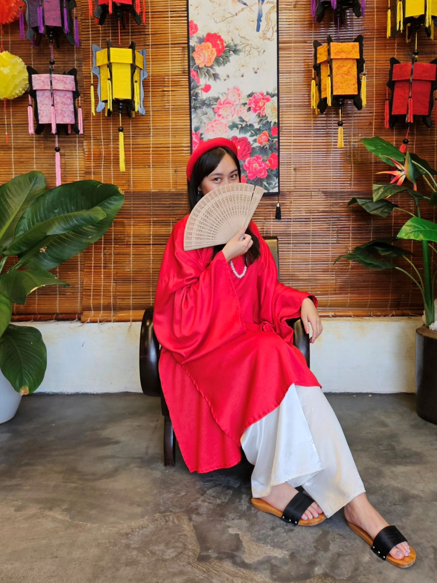 Tuyet in Ao Dai Tuyet in vietnamesischer Kleidung